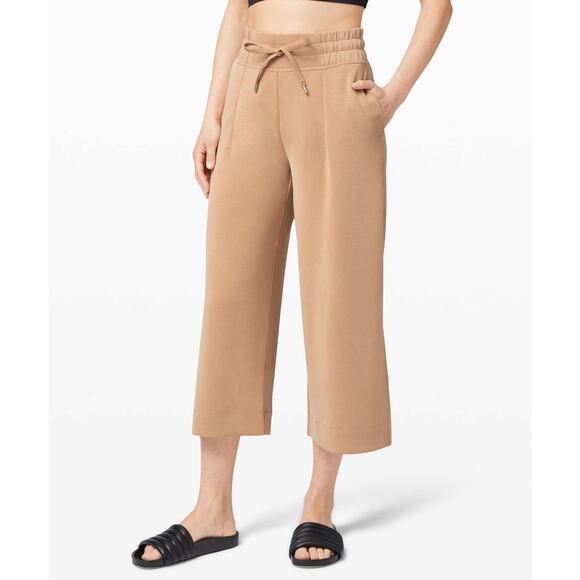 Lululemon Athletica Pants - Lululemon Soft Ambitions High Rise Crop
Beech Wood Size 6